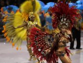 بالصور.. زينة وتماثيل ورقصات الـ"سامبا" فى الكرنفال الشعبى بـ"البرازيل"