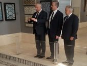 نائب رئيس وزارء المجر يحتفظ بصور تذكارية لمتحف الفن الإسلامى على تليفونه