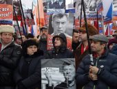 صور.. الآلاف فى روسيا يحيون ذكرى المعارض بوريس نيمتسوف