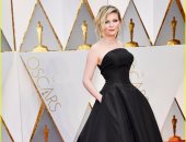 بالصور.. كرستين دانست تصل إلى السجادة الحمراء بحفل توزيع جوائز الأوسكار   