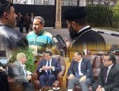 الحكومة تحتضن "أقباط العريش".. تسكين ابنائهم بمدارس الإسماعيلية.. وتوزيع 1500 رغيف خبز مجانى يوميًا.. وتوفير عيادات متنقلة لتقديم الرعاية الطبية.. ووزير القوى العاملة: أيادينا ممدودة لهم لتقديم العون