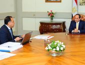 السيسي يعقد اجتماعين منفصلين مع مهاب مميش ومصطفى مدبولى.. الرئيس يبحث خطة هيئة قناة السويس لإنشاء مركزين لتموين السفن.. ووزير الإسكان: الانتهاء من أعمال المعالجة الثنائية لمحطتى كيما أسوان نهاية مارس
