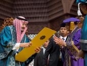 بالصور.. الجامعة الإسلامية بماليزيا تمنح شهادة الدكتوراة الفخرية للملك سلمان 