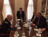 سامح شكرى يبحث مع مستشار الأمن القومى الأمريكى مكافحة الإرهاب