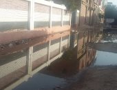 بالفيديو..مياه الصرف الصحى تحاصر تلاميذ مدرسة ابتدائية فى دمياط