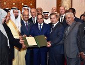 بالصور.. السيسي يتسلم وثيقة "إعلان القاهرة" الصادرة من مجلس وزراء الصحة العرب