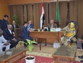 محافظ الإسماعيلية يبحث التعاون المشترك مع وفد من حكومات ولايات السودان