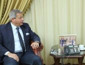 وزير الشباب يستقبل محافظ الوادى الجديد ورئيس نادى المعادى 