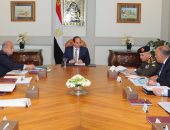 اجتماع هام في الاتحادية بين الرئيس و7 وزراء بمشاركة محافظ المركزى ورئيسا المخابرات والرقابة الإدارية..السيسي يصدر 6 تكليفات عاجلة بتخفيض أسعار السلع وضبط سعر الصرف وتوفير الرعاية للمنتقلين من العريش