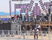بالصور.. الاستعدادات النهائية قبل بدء حفل تامر حسنى بالأهرام الكندية