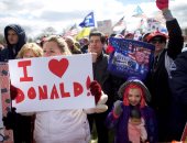 بالصور.. مؤيدو ترامب ينظمون مسيرات صغيرة فى أنحاء أمريكا