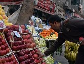 نائب محافظ القاهرة: سحب الرخصة من المخالفين بسوق الفاكهة فى عابدين 