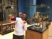 بالصور.. ويل سميث يزور المتحف المصرى ويلتقط سيلفى مع توت عنخ أمون