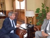 وزير الشباب يلتقى وزير التنمية المحلية لبحث تطوير المنشآت الرياضية بالمحافظات 