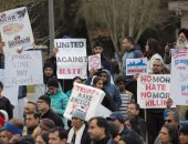 بالصور.. مظاهرات فى "كانساس" الأمريكية بعد مقتل هندى فى جريمة كراهية