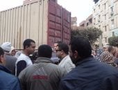 بالصور .. توزيع كراتين للسلع المدعمة بمدينة الباجور