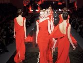 بالصور.. شاهد أهم فساتين دار أزياء "Valentino" باللون الأحمر عبر السنين.. تصميمات الـ A line تسيطر على تصميمات التسعينيات.. وبداية الـ2000 عودة للبساطة.. وإطلاق أكثر فستان sexy فى 2004