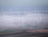الإندبندنت: طاقة الرياح توفر نصف احتياجات الكهرباء فى أمريكا لأول مرة