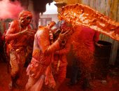 بالصور.. انطلاق مهرجان الألوان فى الهند احتفالا بقدوم الربيع