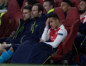 الصحافة الكتالونية توضح كيف يخسر برشلونة حال رحيل سانشيز عن أرسنال