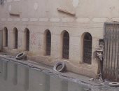 بالصور .. مياه الصرف الصحى تغرق شارع مسجد الرحمن فى بشتيل