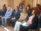 سفيرة السويد ومحافظ قنا يزوران مركز ثقافة عبد الرحمن الأبنودى