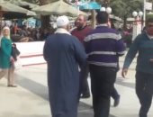 بالفيديو.. مرتضى منصور مداعبا أحد أعضاء الزمالك: "أنت آخر واحد بجلابية فى النادى"