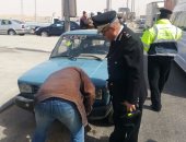 بالصور.. مدير أمن القاهرة يقود حملات مرورية أعلى الطريق الدائرى