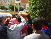 بالصور..تشييع جنازة "ريجينى" الإسكندرية إلى مثواه الأخير وسط هتافات "حق هانى فين"