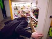 فيديو معلوماتى..ابعد عن الثلاجة قبل ما تنام..تعرف على مخاطر الأكل ليلاً