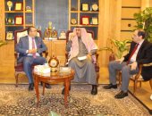 رئيس جامعة المنصورة يستقبل المستشار الثقافى السعودى على هامش يوم الشعوب