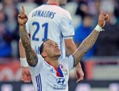 ديباى يرفض مقارنته بـ"بيكهام" بعد هدفه الأسطورى