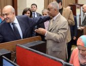 وزير السياحة يزور المركز الصحفى بالبرلمان ويشيد بروح التعاون بين الصحفيين