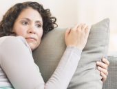 "جوزى أصغر منى وأنا مش واثقة فى نفسى أعمل إيه" روشتة من خبيرة علاقات