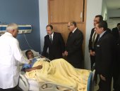 بالصور..وزير الداخلية يزور مصابى العمليات الإرهابية بسيناء فى مستشفى الشرطة