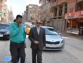 السكرتير المساعد لمحافظة الإسماعيلية يتابع أعمال رصف الشوارع بحى ثان