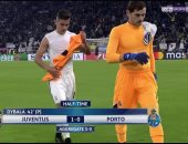 كاسياس يتبادل قميصه مع ديبالا بين شوطى مباراة يوفنتوس وبورتو