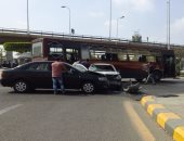 بالصور.. إصابة أسرة من 5 أفراد فى تصادم سيارتين بمطار القاهرة