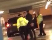 بالفيديو.. اعتقال لاعب ليفربول السابق أمام مطعم "كباب"