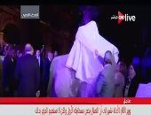 بالفيديو.. وزيرا السياحة والآثار يرفعان الستار عن تمثال "بسماتيك الأول"