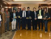 محافظ الإسكندرية يكرم الطلاب الفائزين بمسابقة إنتل للعلوم والهندسة 2017