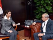 وزيرة الاستثمار تبحث مع نجيب ساويرس ضخ استثمارات جديدة فى السوق المصرية