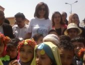 وزيرة الهجرة والكابتن أحمد حسن يشهدان عروضا استعراضية للأطفال بالمنيا