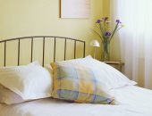 "شباك سريرك" هل يخدم طاقتك؟ 4 أخطاء فى اختيار تصميم وشكل السرير 