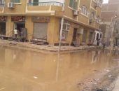 بالصور.. غرق شوارع منطقة أحمد ماهر بأسوان فى مياه الصرف 