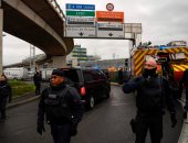 فرنسا توقف الرحلات بمطارات باريس وتنصح المسافرين بالعودة لمنازلهم
