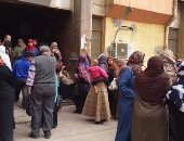 بالصور .. إضراب العشرات من ممرضات جامعة بنها لعدم صرف المكافآت