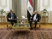 "العصار" يبحث مع وزير الاستثمار الاسترالى تنشيط التجارة والاستثمار بين البلدين