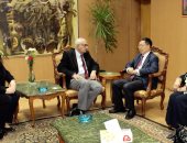 بالصور ..نائب رئيس جامعة المنصورة يستقبل مدير معهد ابحاث الطاقة بالصين