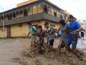 استمرار معاناة مواطنى بيرو بسبب أمطار مميتة تحولت إلى فيضانات عارمة
